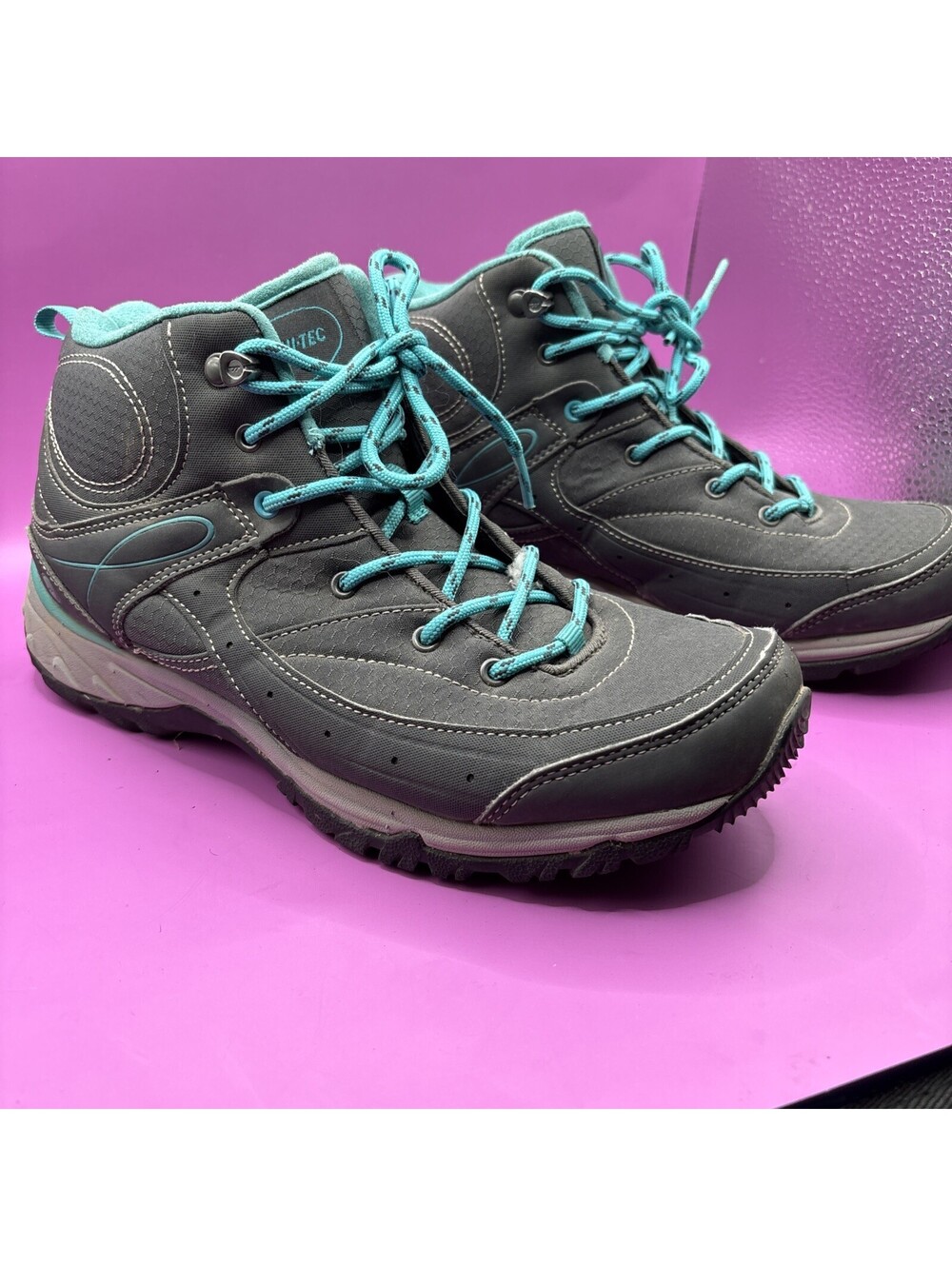Hi-Tec Women's Hiking Boots Gray with Turquoise Laces Size 8